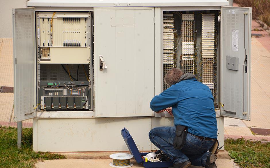 ouvrier électricien Fosses